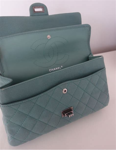 sac chanel vert d'eau|Chanel boutique.